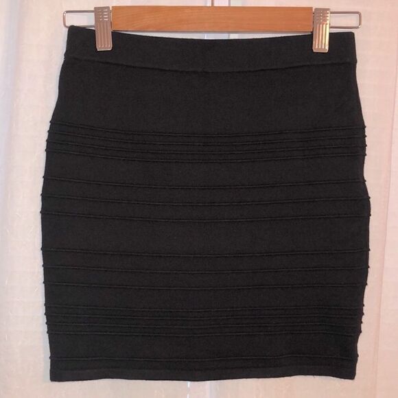 Charlotte Russe M Black Knit Ribbed Mini Pencil Skirt - Picture 1 of 9